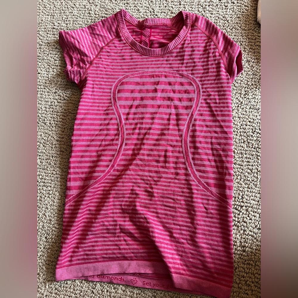 pink lululemon top